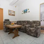 Nella Bella Τρογκίρ